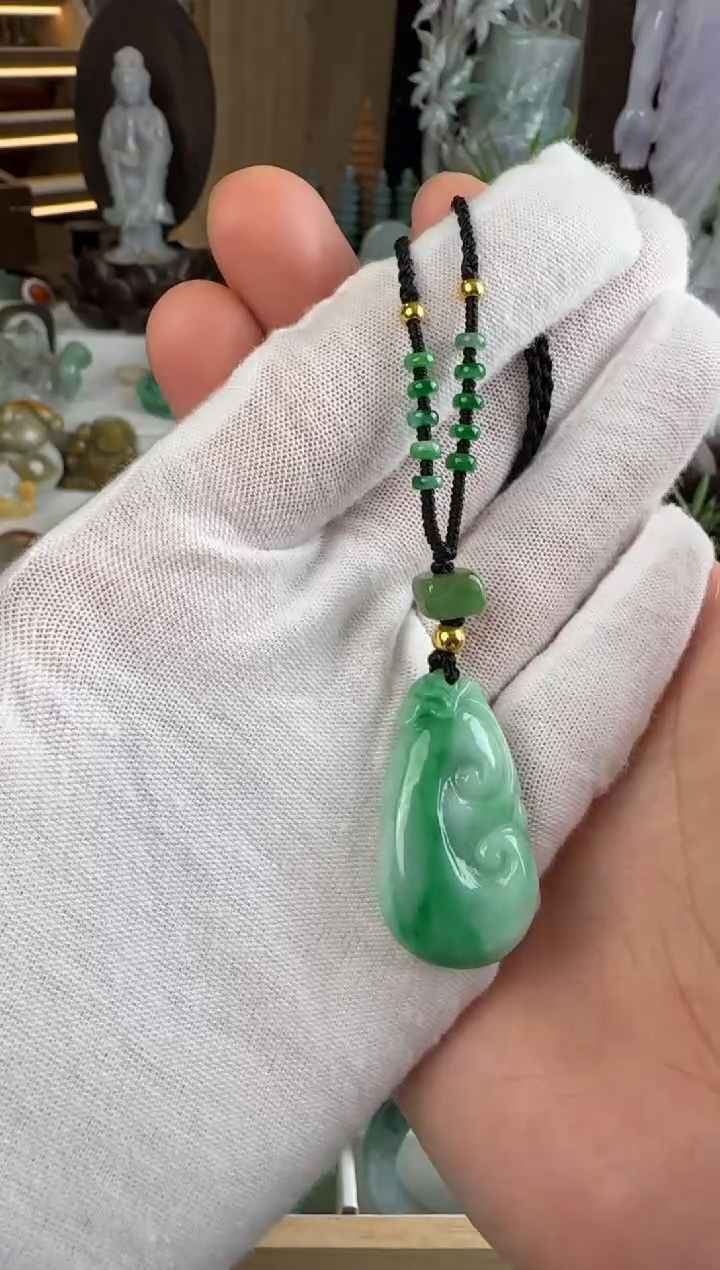 未镶嵌挂件翡翠吊坠