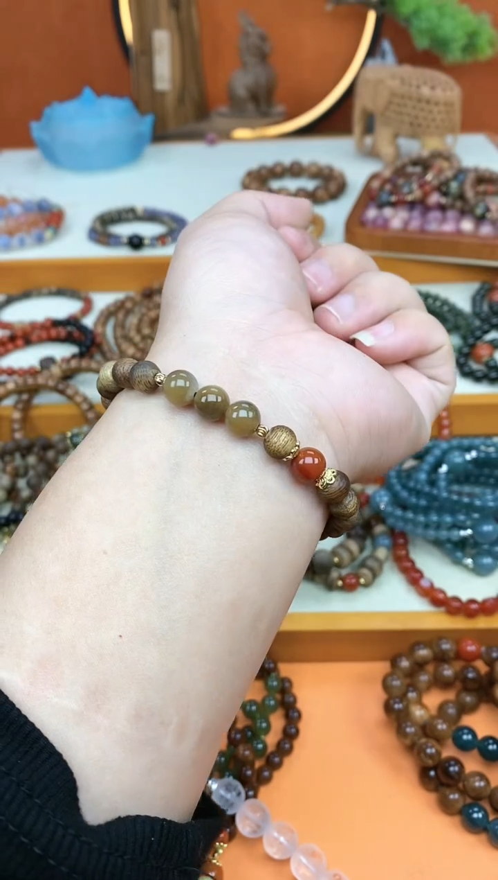 【闪购商品】檀香木手串未镶嵌单圈莺歌绿且末糖南红香香手串