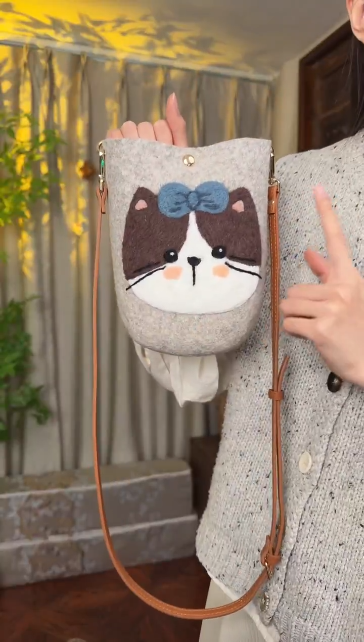 羊毛非遗羊毛毡包 手机包灰猫咪