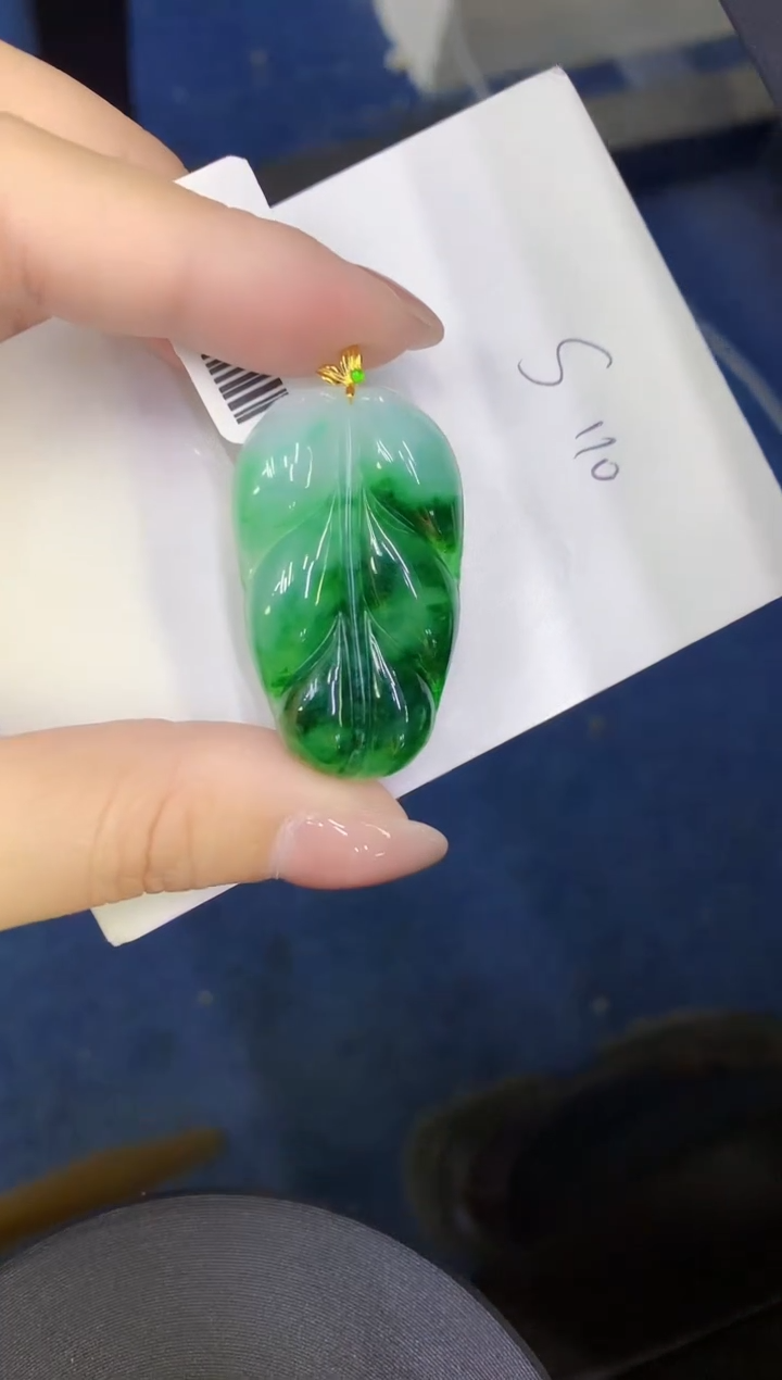 颈饰18K金镶嵌翡翠缅甸天然翡翠A货