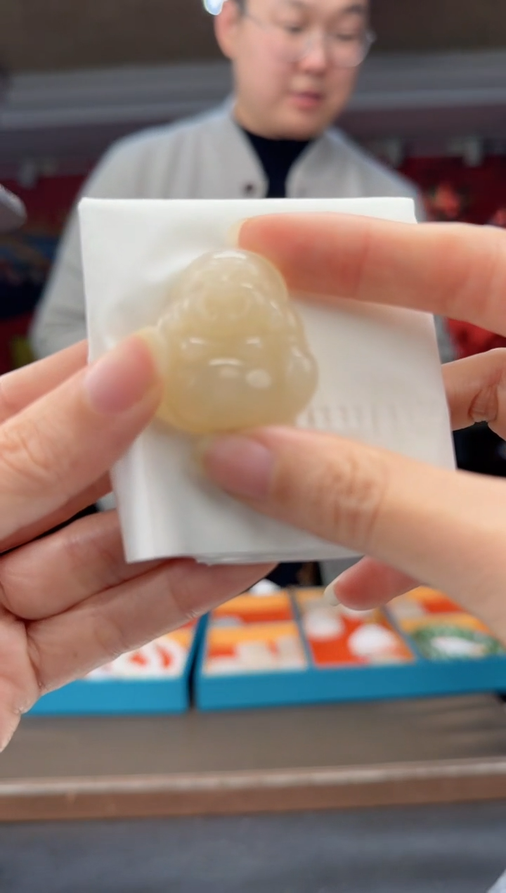 颈饰未镶嵌和田玉藕粉佛公 不退不换