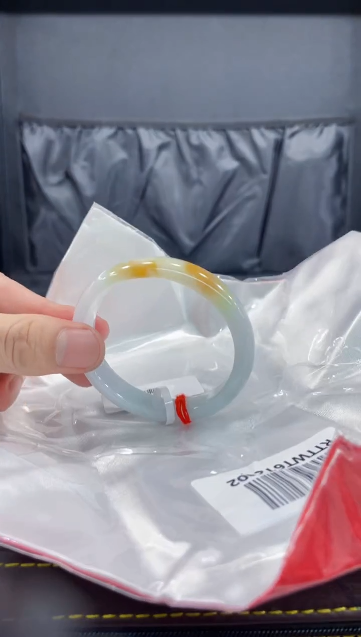 【闪购商品】翡翠手镯（贵妃镯）未镶嵌手镯