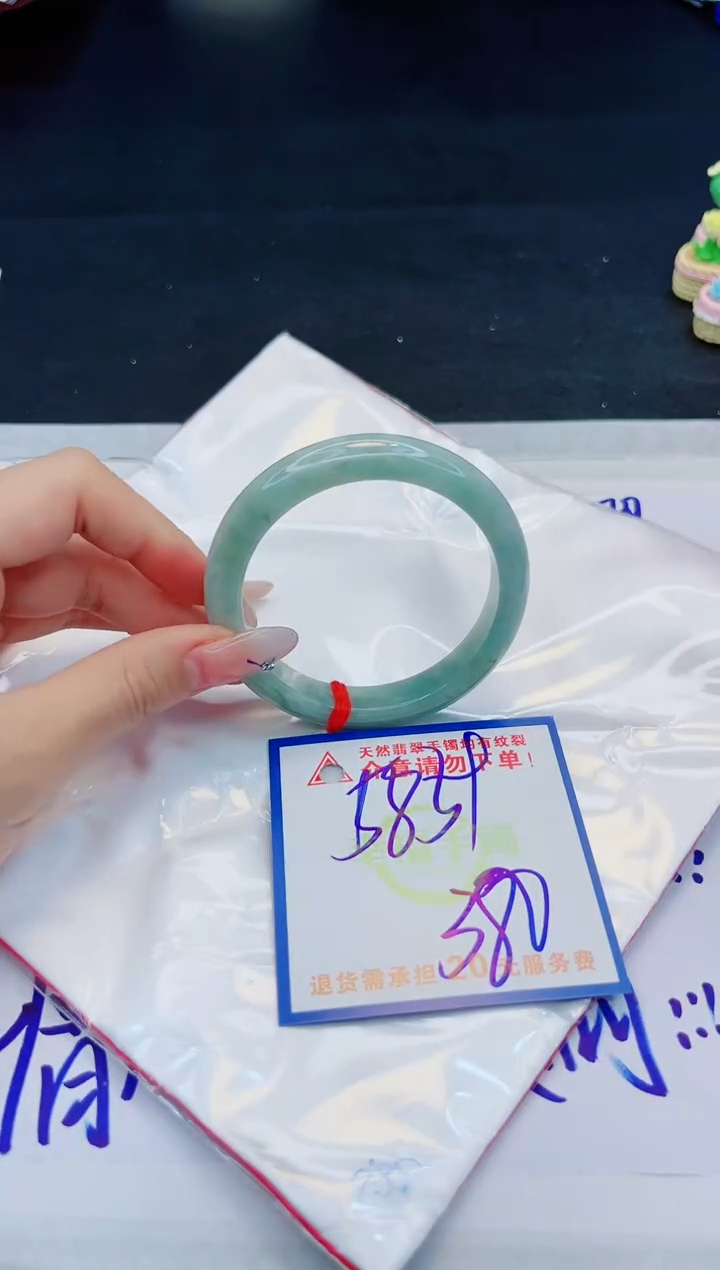【闪购商品】翡翠手镯未镶嵌，质检证书图片色彩偏黑白