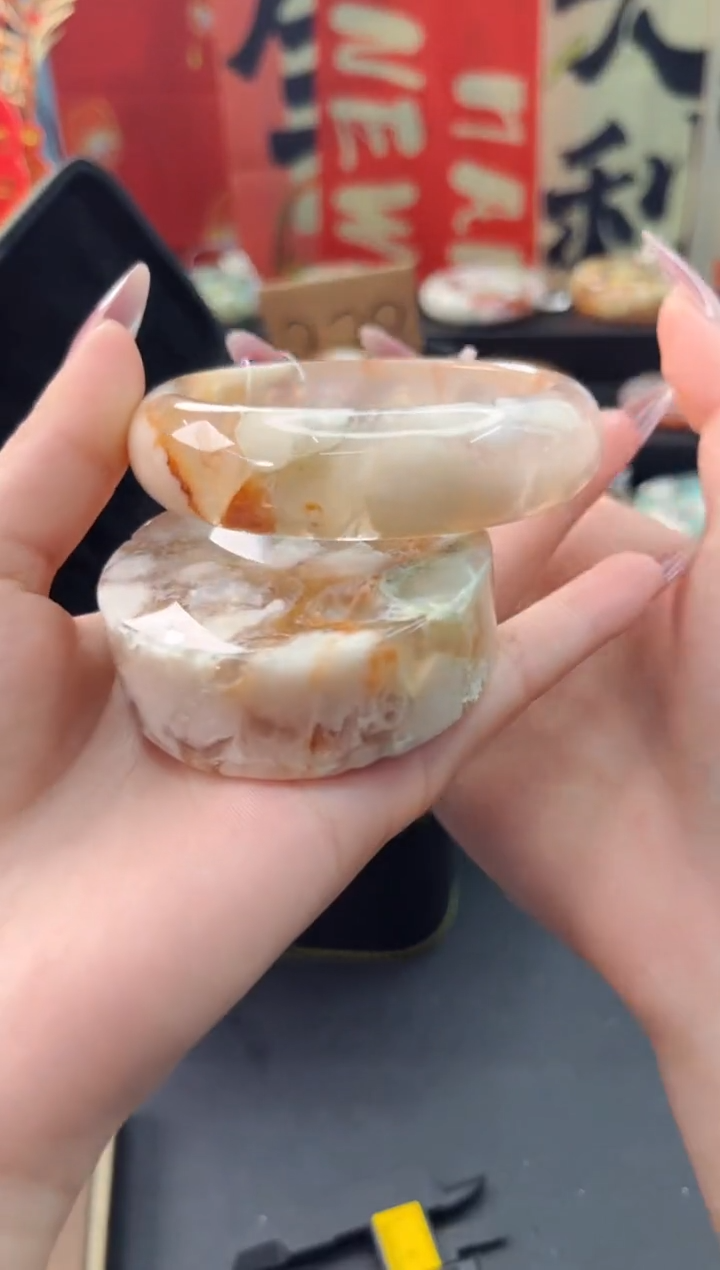 【闪购商品】石英质玉手镯未镶嵌赠送镯心（59圈口）