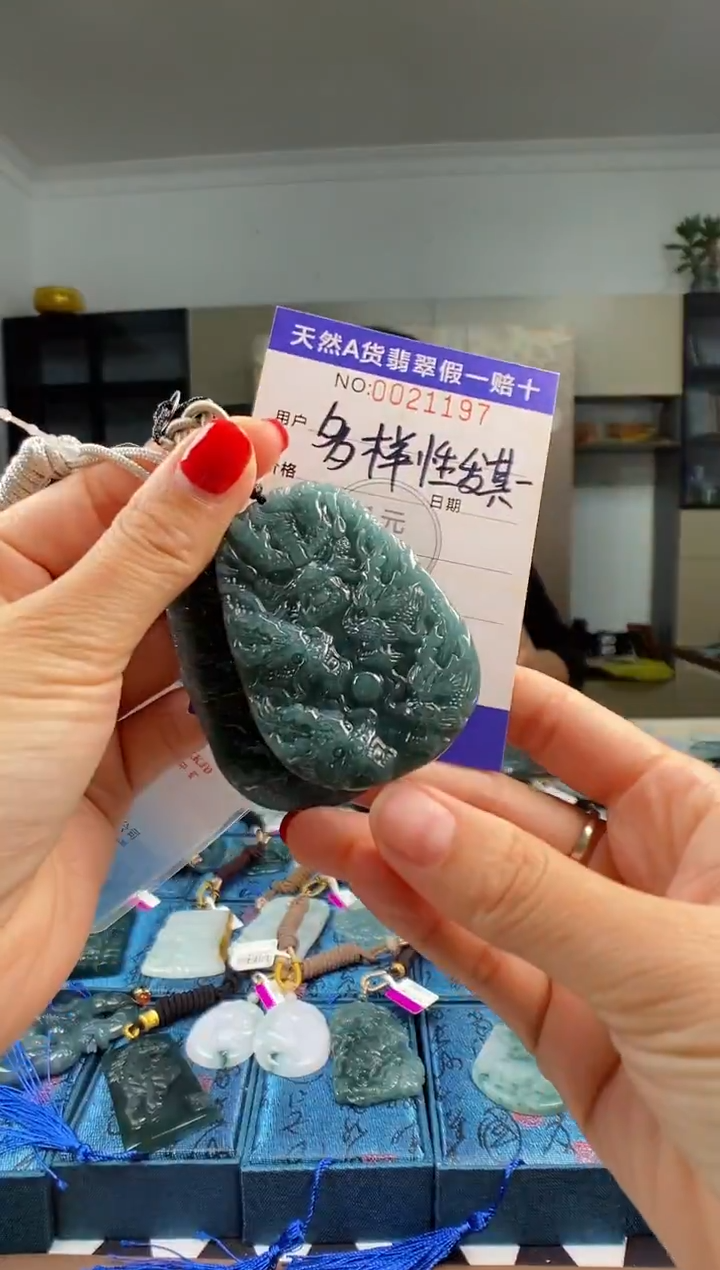颈饰未镶嵌翡翠 多样性发其一