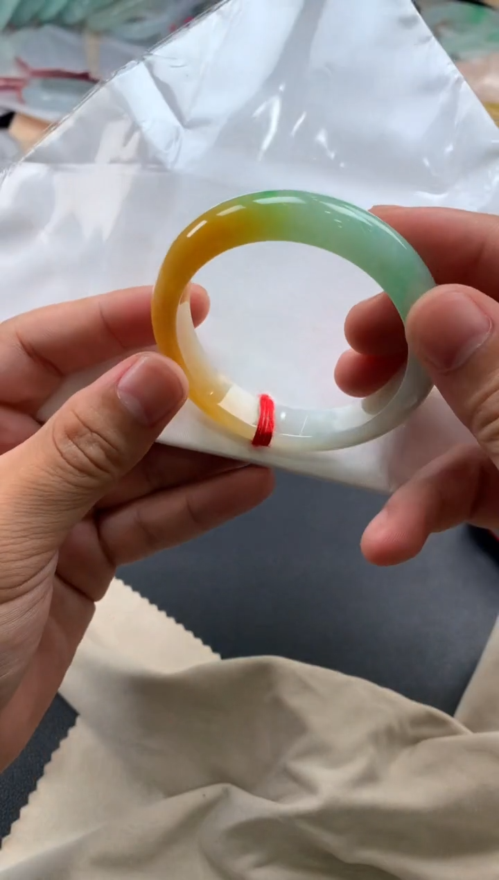 翡翠手镯未镶嵌手镯