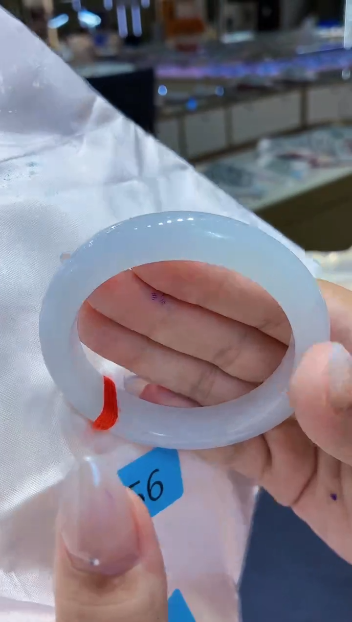 翡翠手镯未镶嵌翡翠手镯