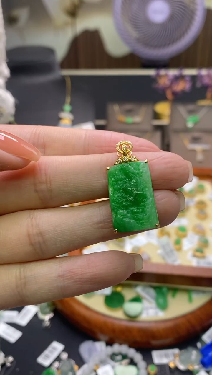 【闪购商品】翡翠颈饰18K金镶嵌净货17315