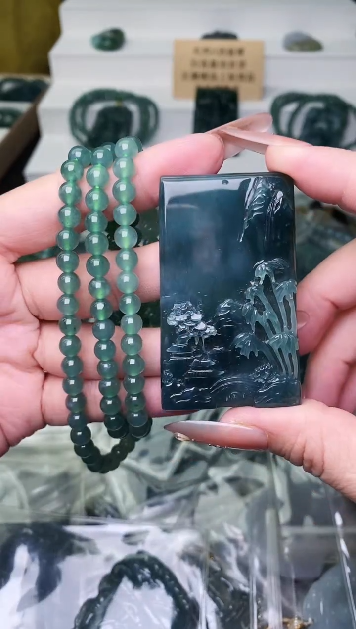 颈饰未镶嵌翡翠 