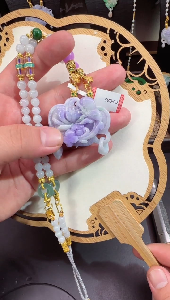 【闪购商品】翡翠颈饰未镶嵌牌子