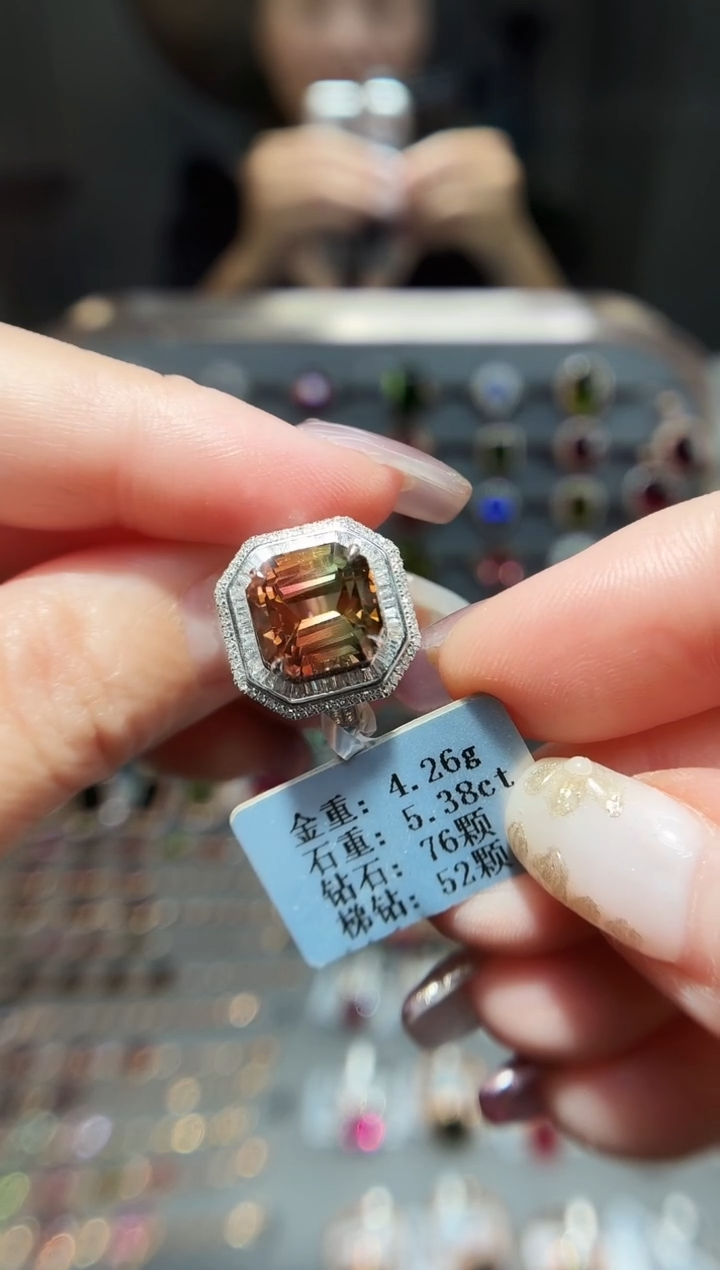 18K金镶嵌戒指碧玺5.38