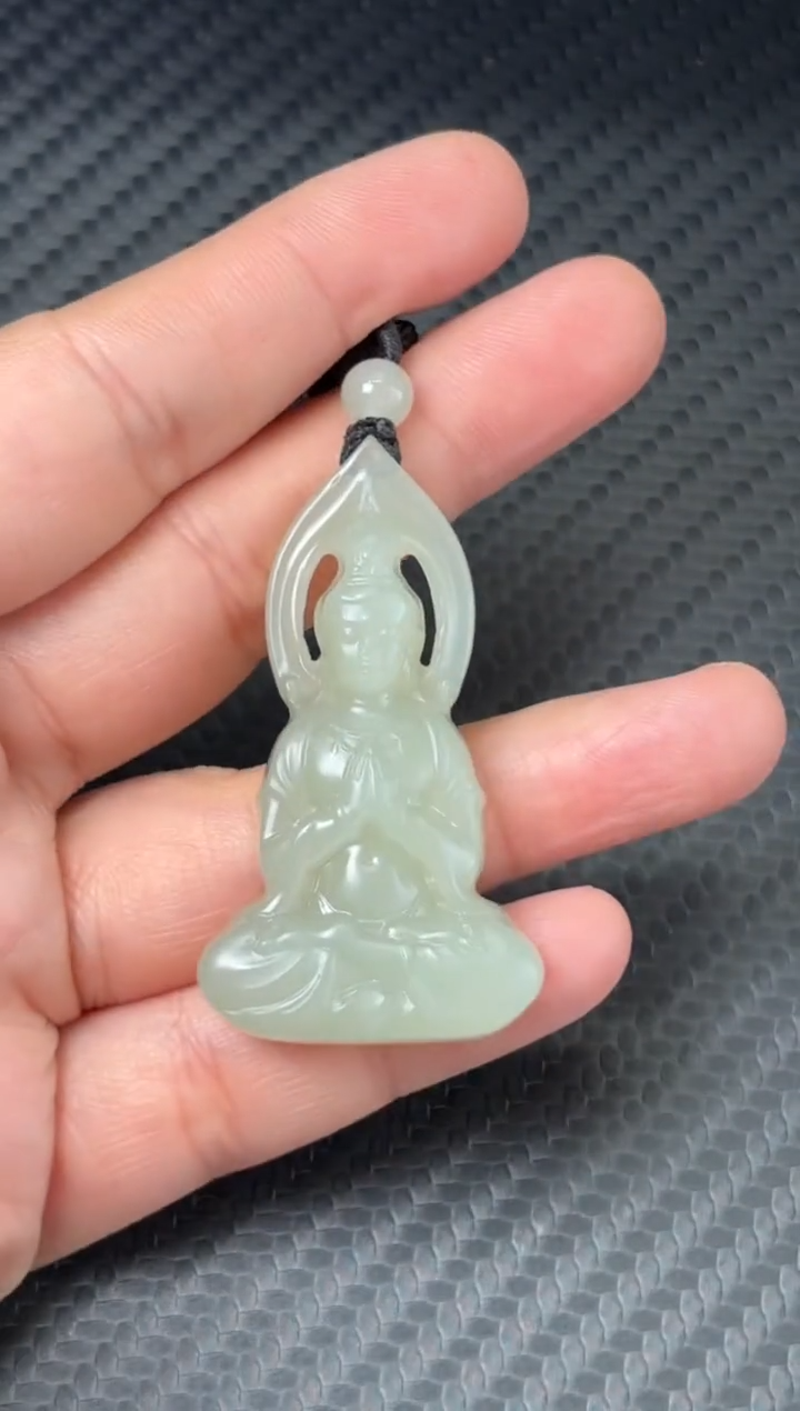 吊坠(赠链)未镶嵌和田玉且末近矿微色差吊坠