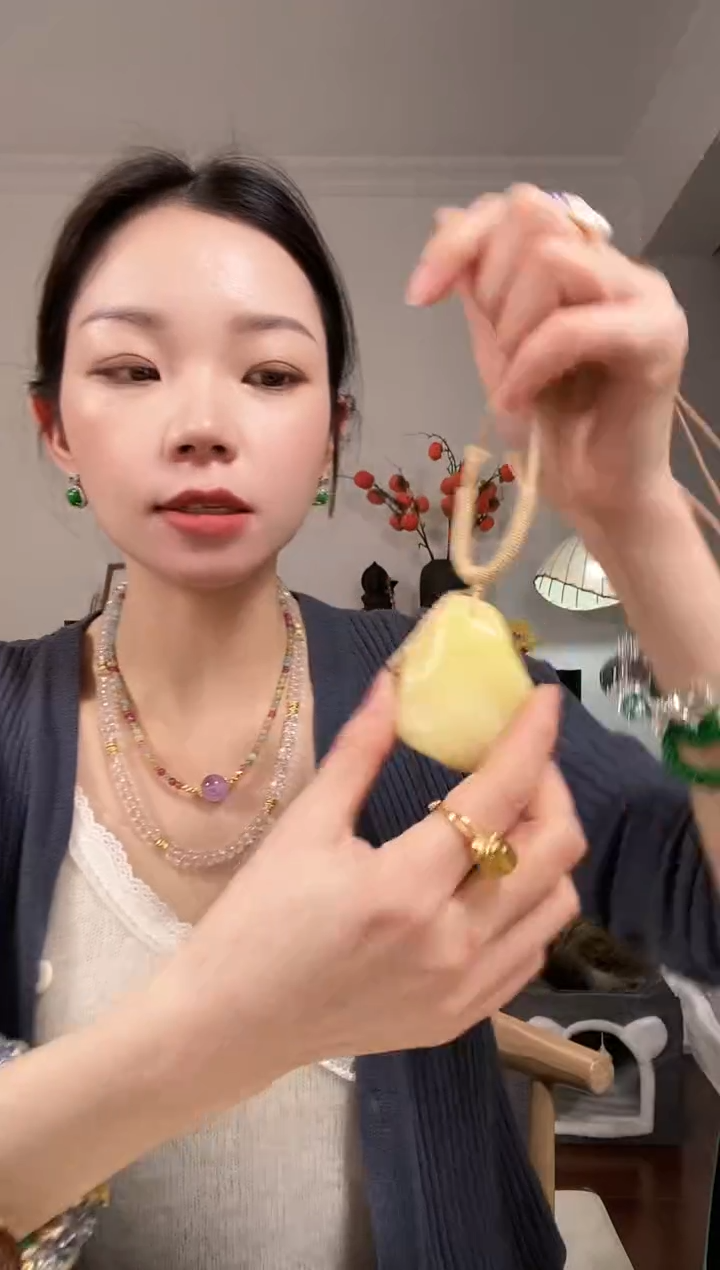 【闪购商品】琥珀颈饰未镶嵌A590AAAAA