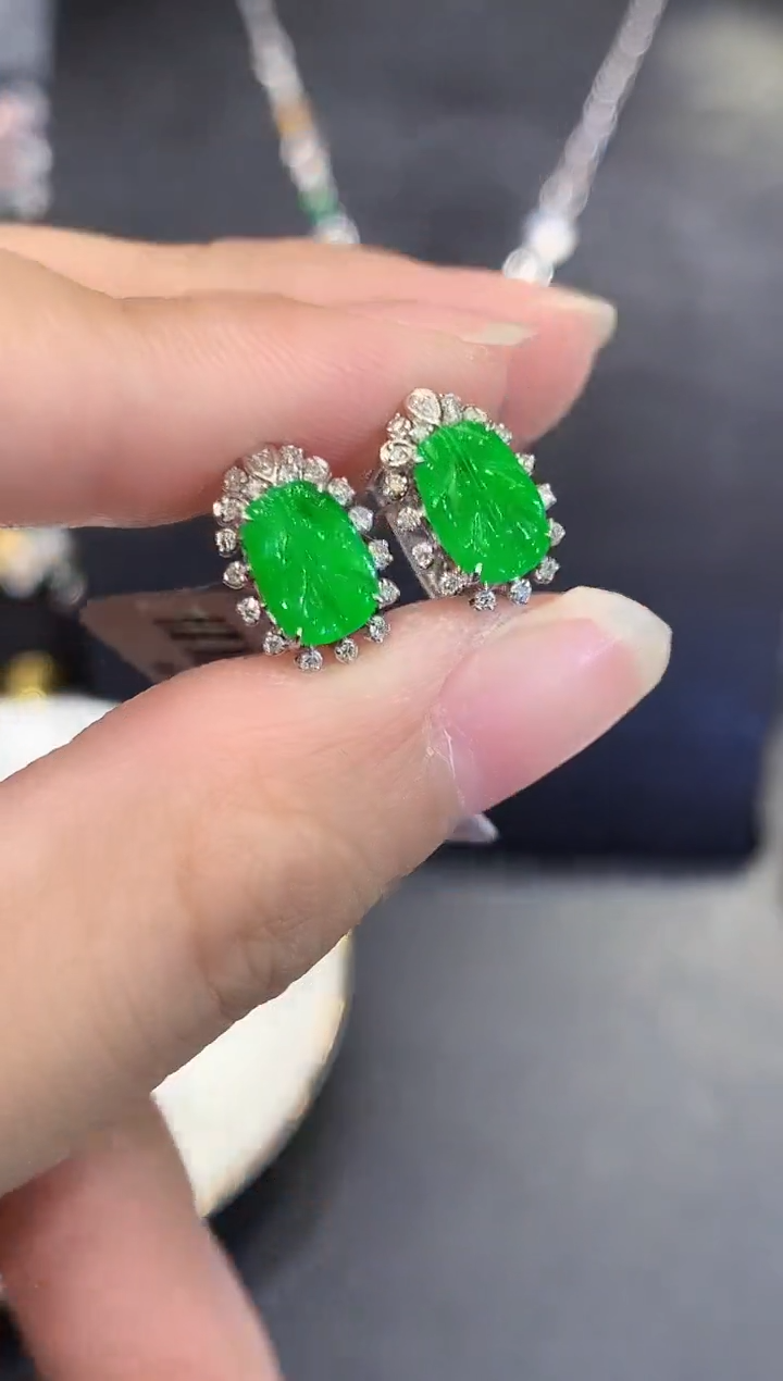 18K金镶嵌翡翠耳饰L多样性发其一