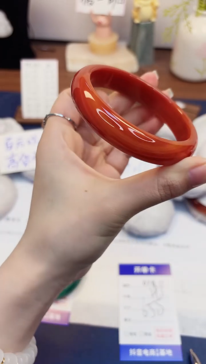 【闪购商品】石英质玉手镯未镶嵌78-玛瑙-圈口65