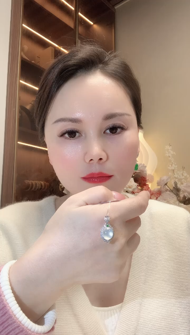 【闪购商品】翡翠吊坠(不含链)18K金镶嵌C29 