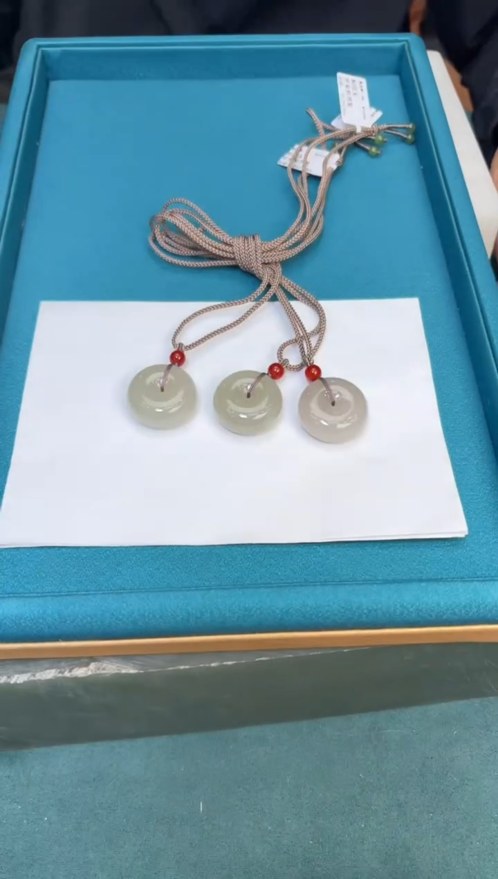 和田玉未镶嵌颈饰平安扣配绳多样性发一