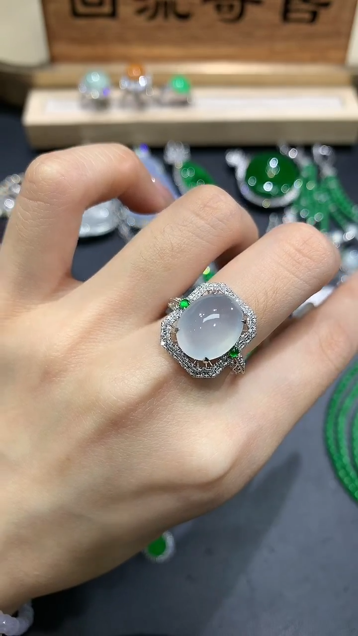 【闪购商品】翡翠戒指18K金镶嵌20团购