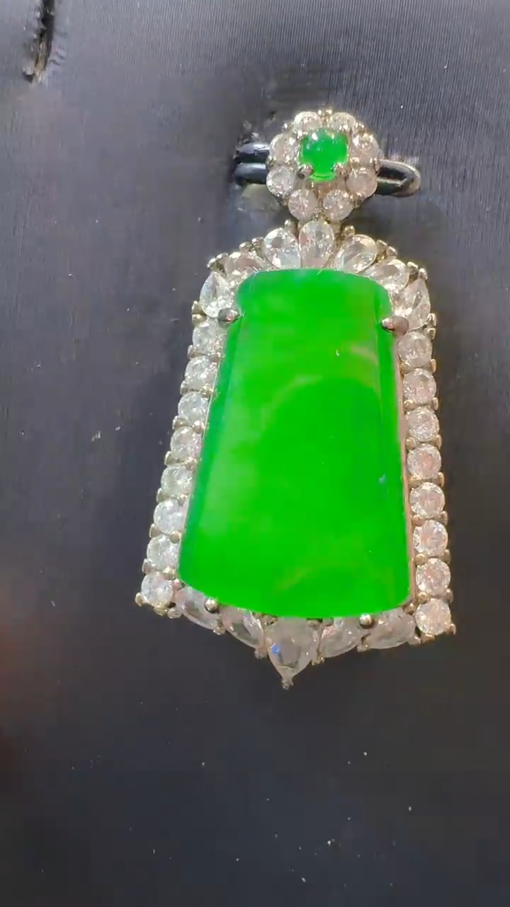 翡翠未镶嵌吊坠(赠链)天然A货翡翠