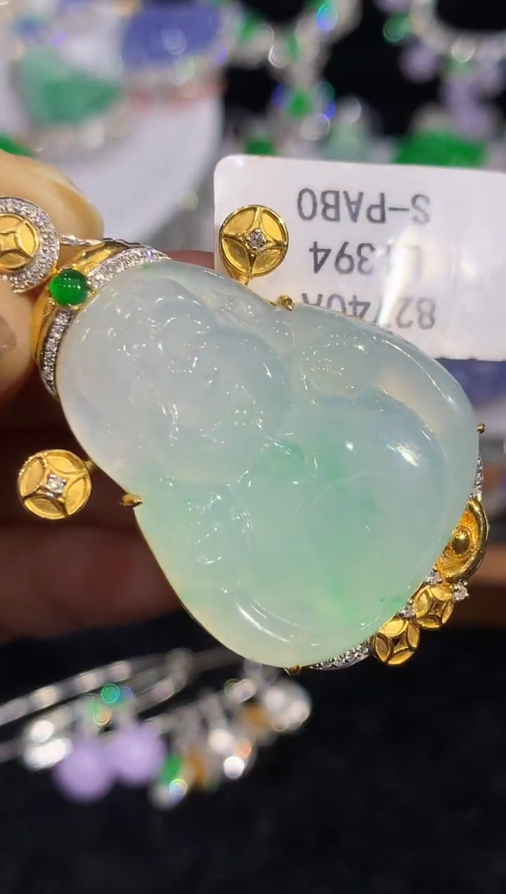 吊坠(不含链)18K金镶嵌翡翠多样性发其一