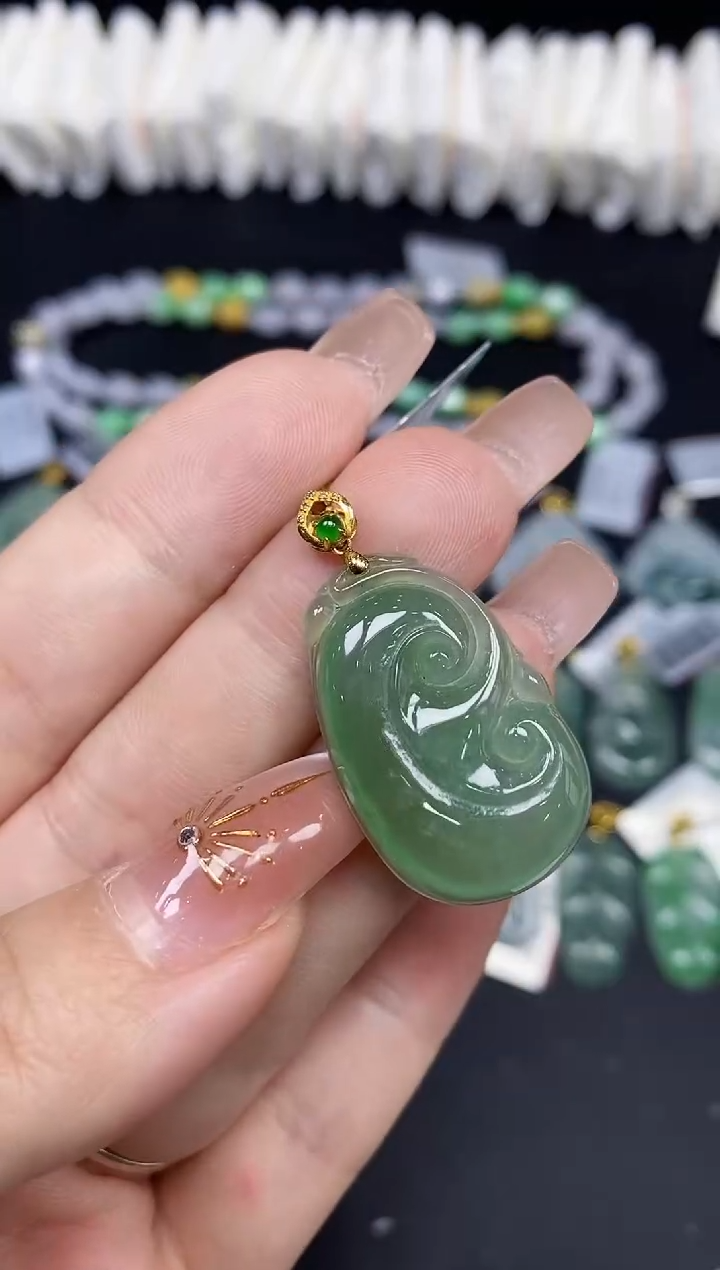 吊坠(不含链)18K金镶嵌翡翠如意18K金扣镶嵌@@CMT840
