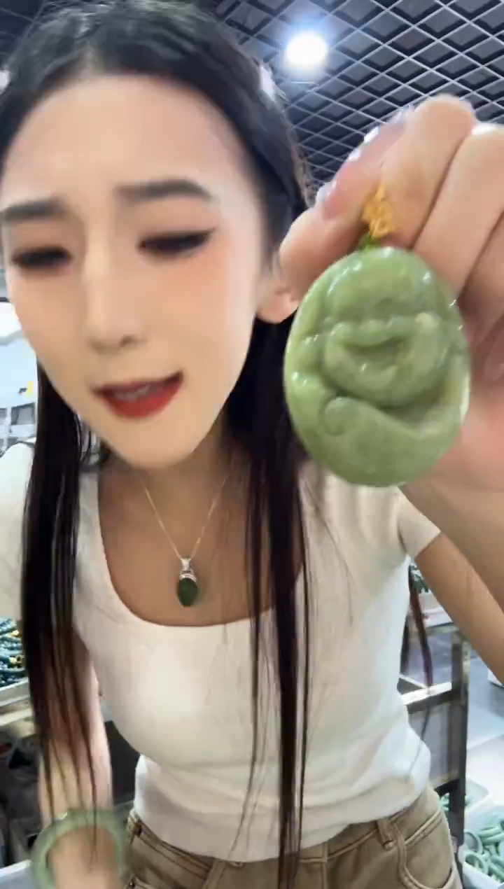 未镶嵌岫玉颈饰湖水绿逍遥佛【万能扣】