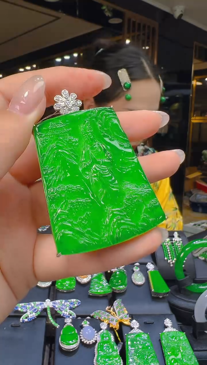 吊坠(赠链)18K金镶嵌翡翠054   