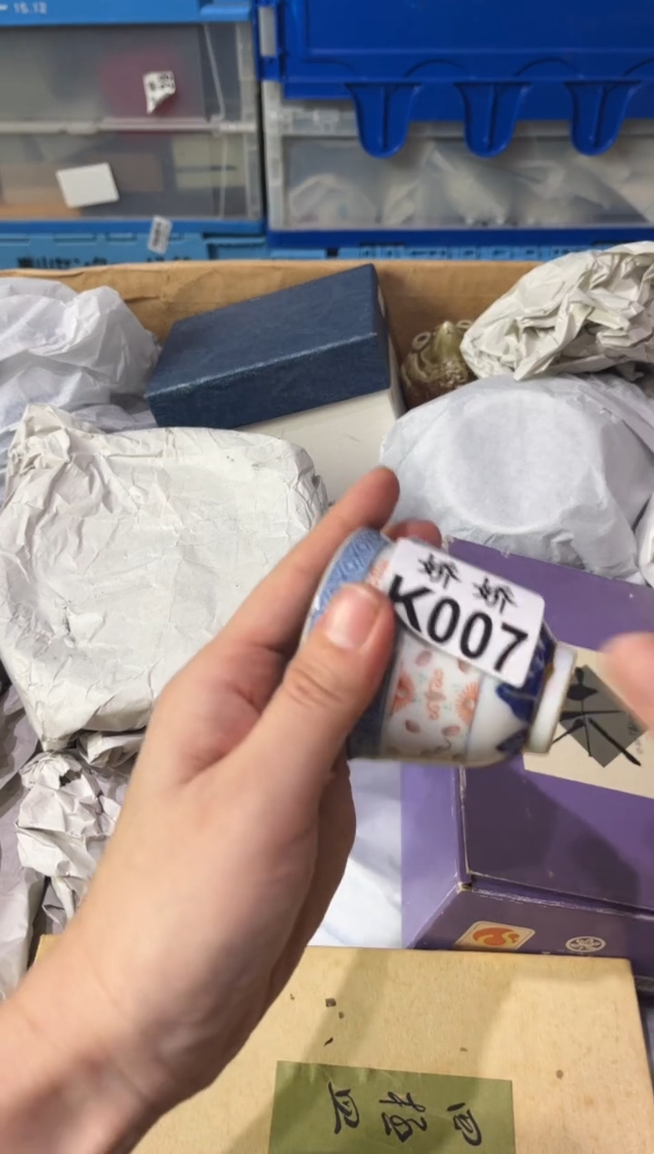 瓷片在****笑007定向 在卢浮宫浅笑