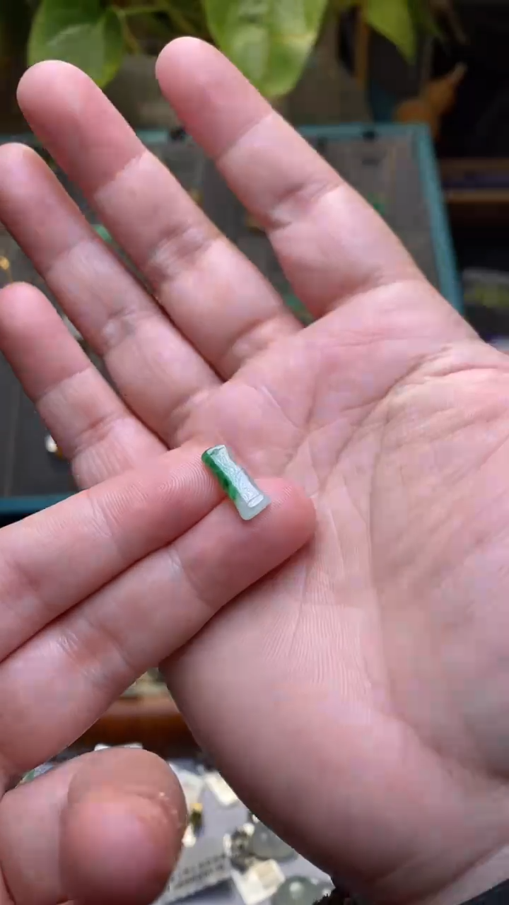 颈饰未镶嵌翡翠净货39221