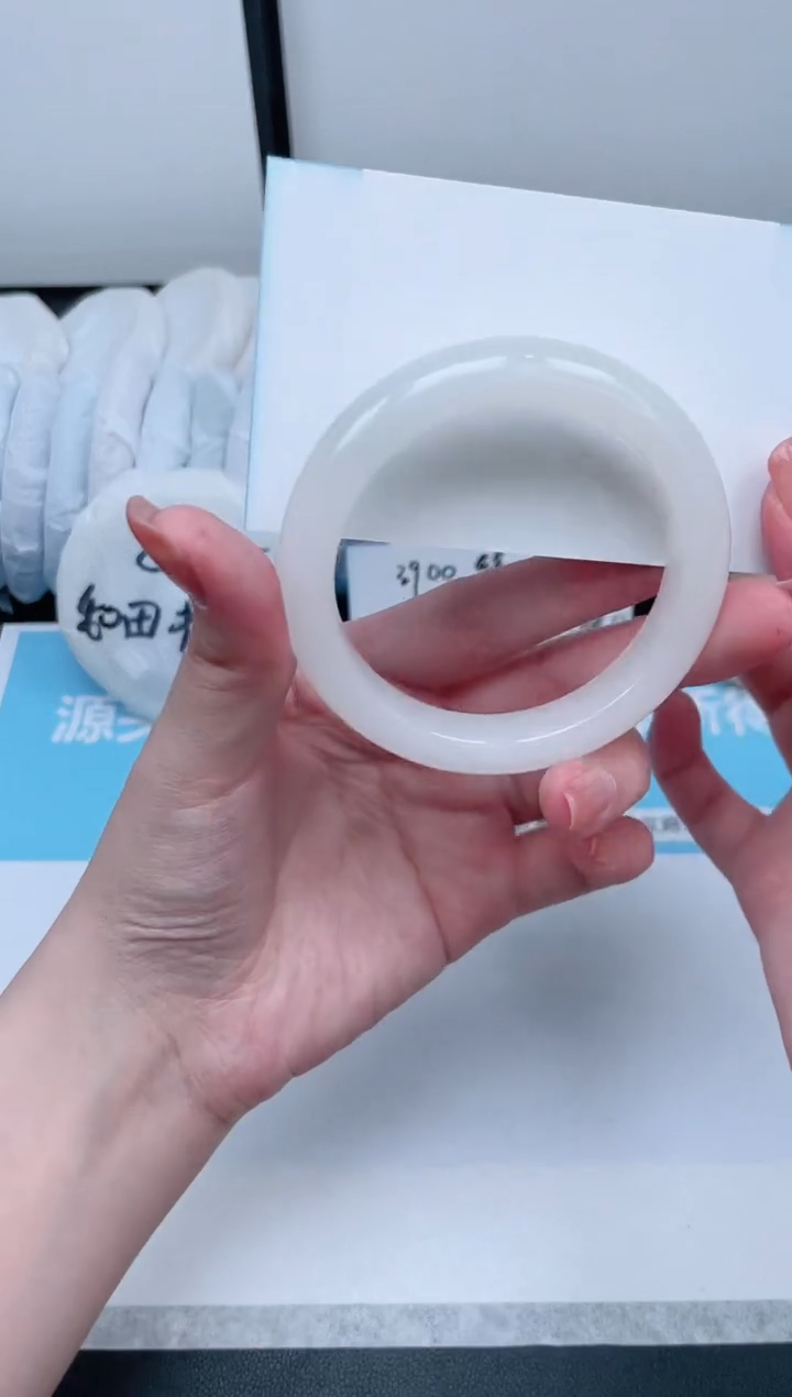 【闪购商品】石英质玉手镯未镶嵌52