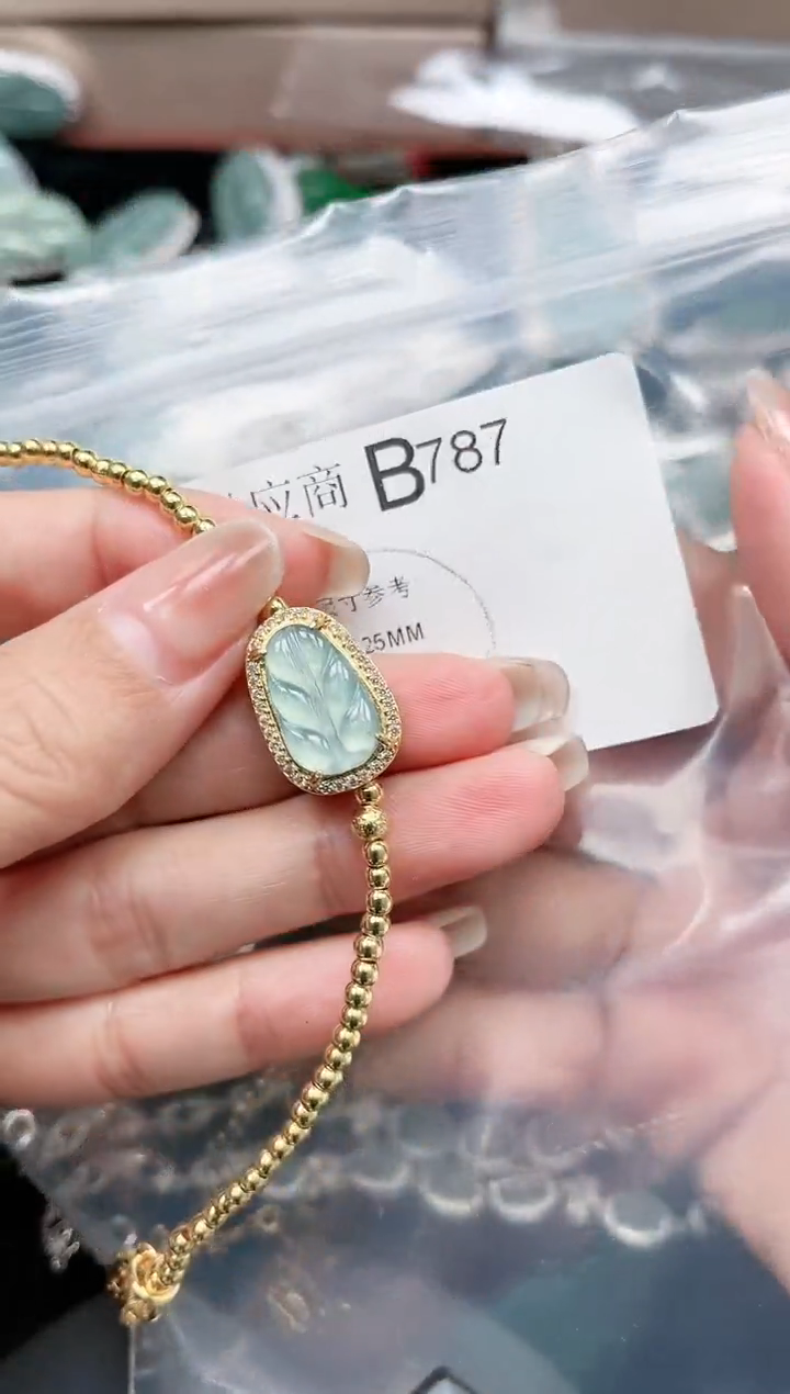 【闪购商品】翡翠颈饰未镶嵌787赠皮绳