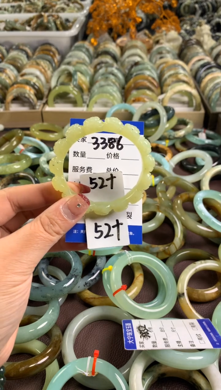 【闪购商品】蛇纹石玉手镯未镶嵌3386