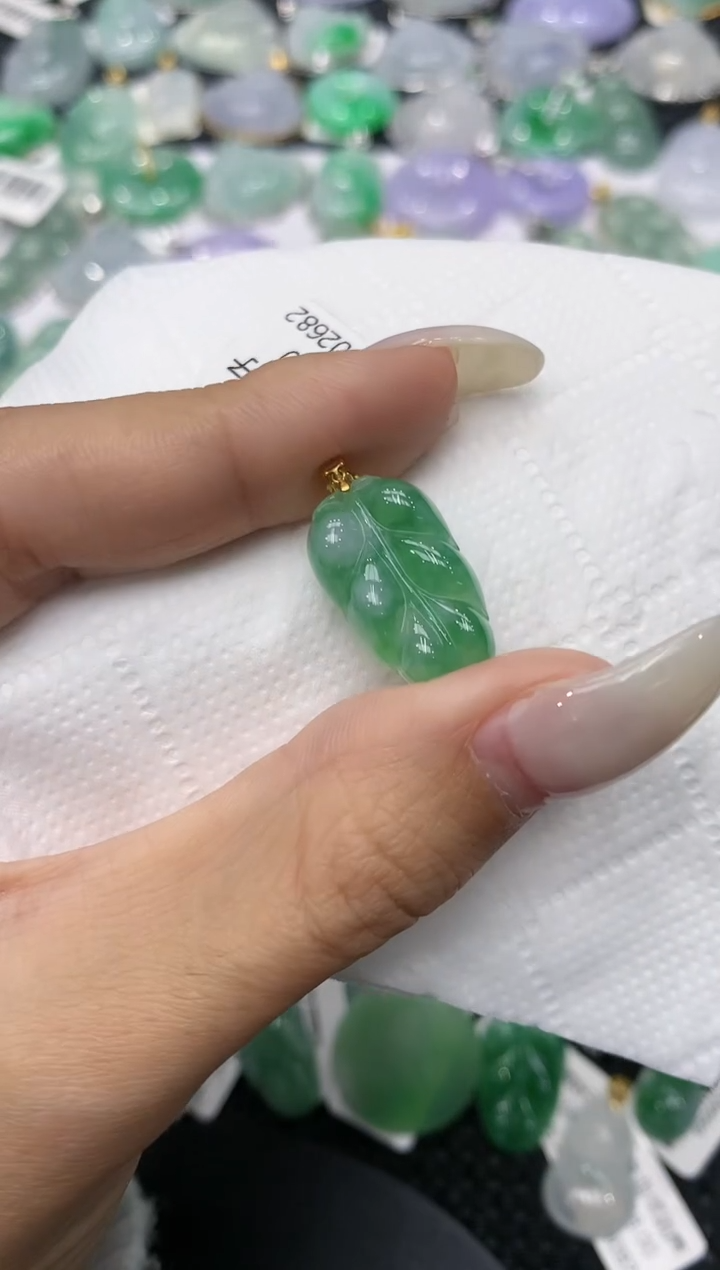 颈饰18K金镶嵌翡翠11111111111
