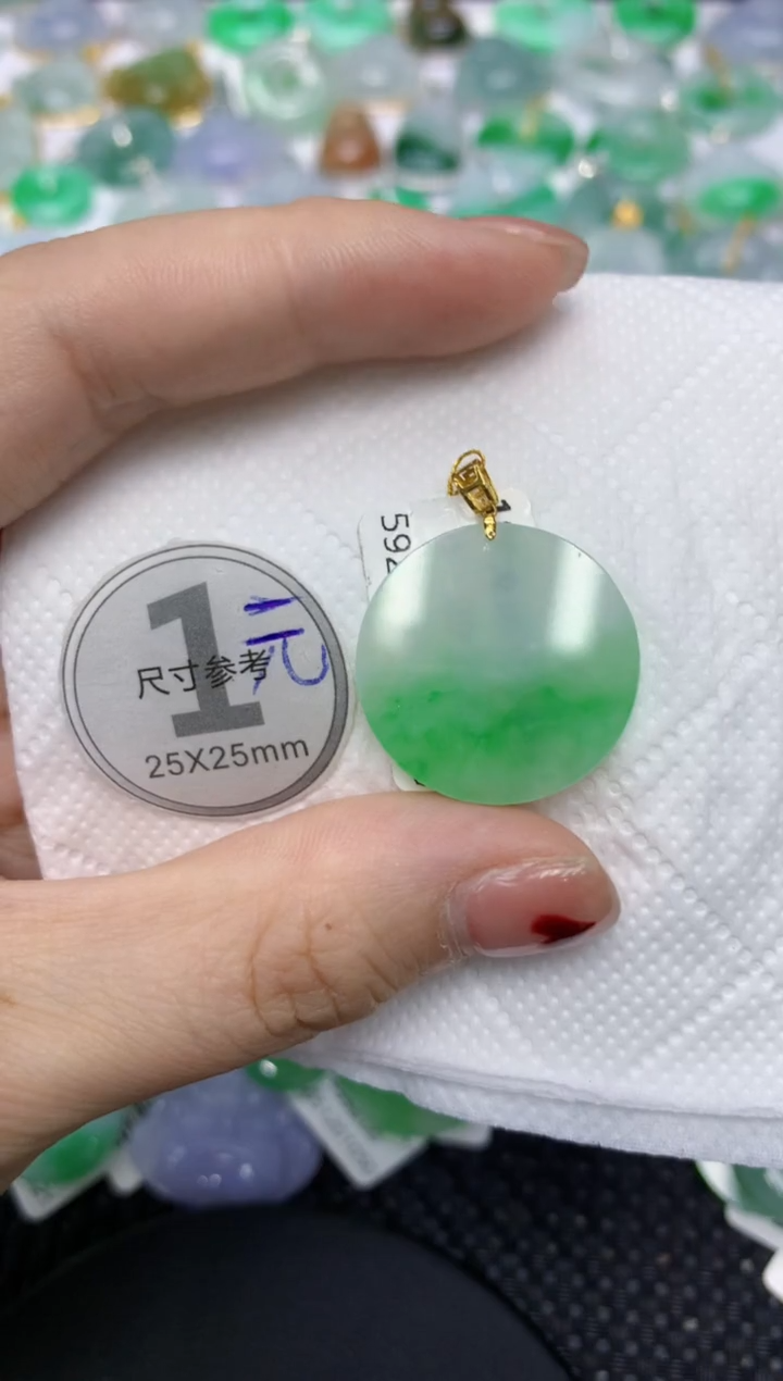 翡翠18K金镶嵌颈饰1111111