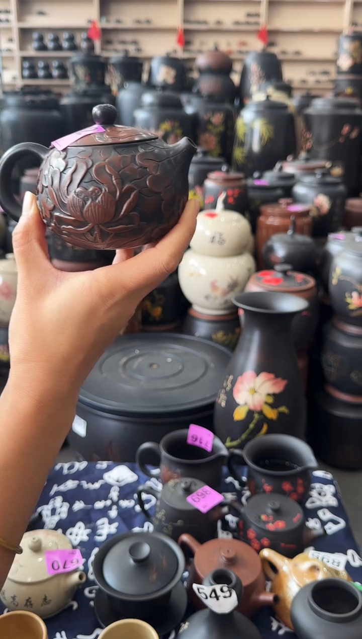 罐瑕疵壶无礼盒浮雕满雕荷花   672