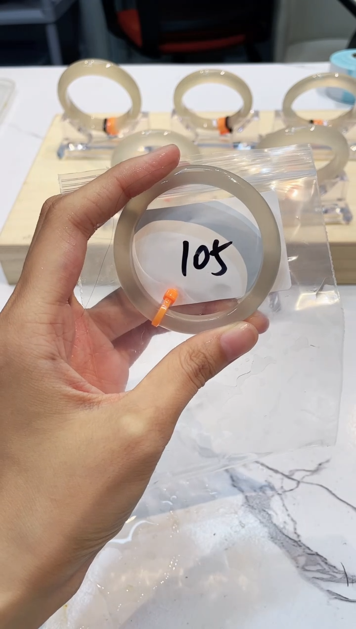 玛瑙/玉髓手镯未镶嵌105-5+