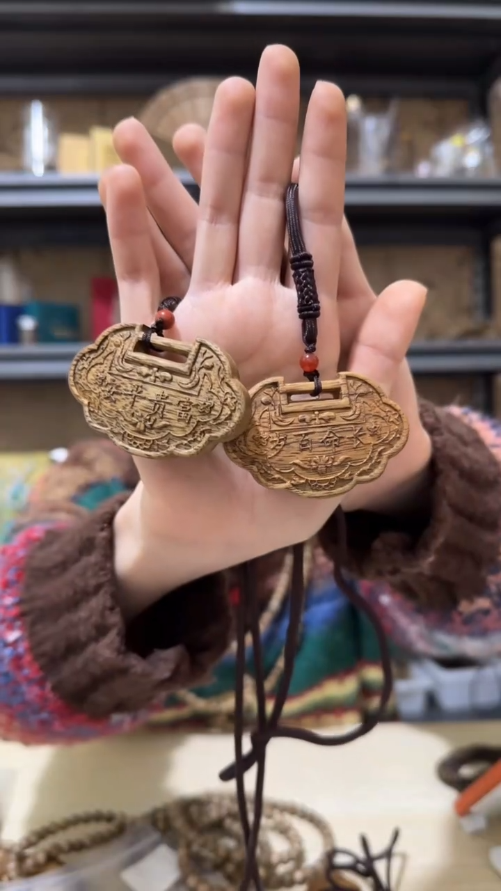 【闪购商品】沉香吊坠15号富国岛野料平安锁吊坠多样性发一条