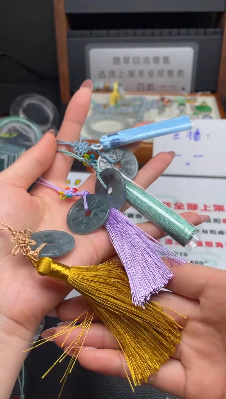 【闪购商品】翡翠未镶嵌颈饰挂件