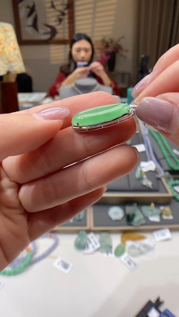 【闪购商品】翡翠颈饰18K金镶嵌福瓜