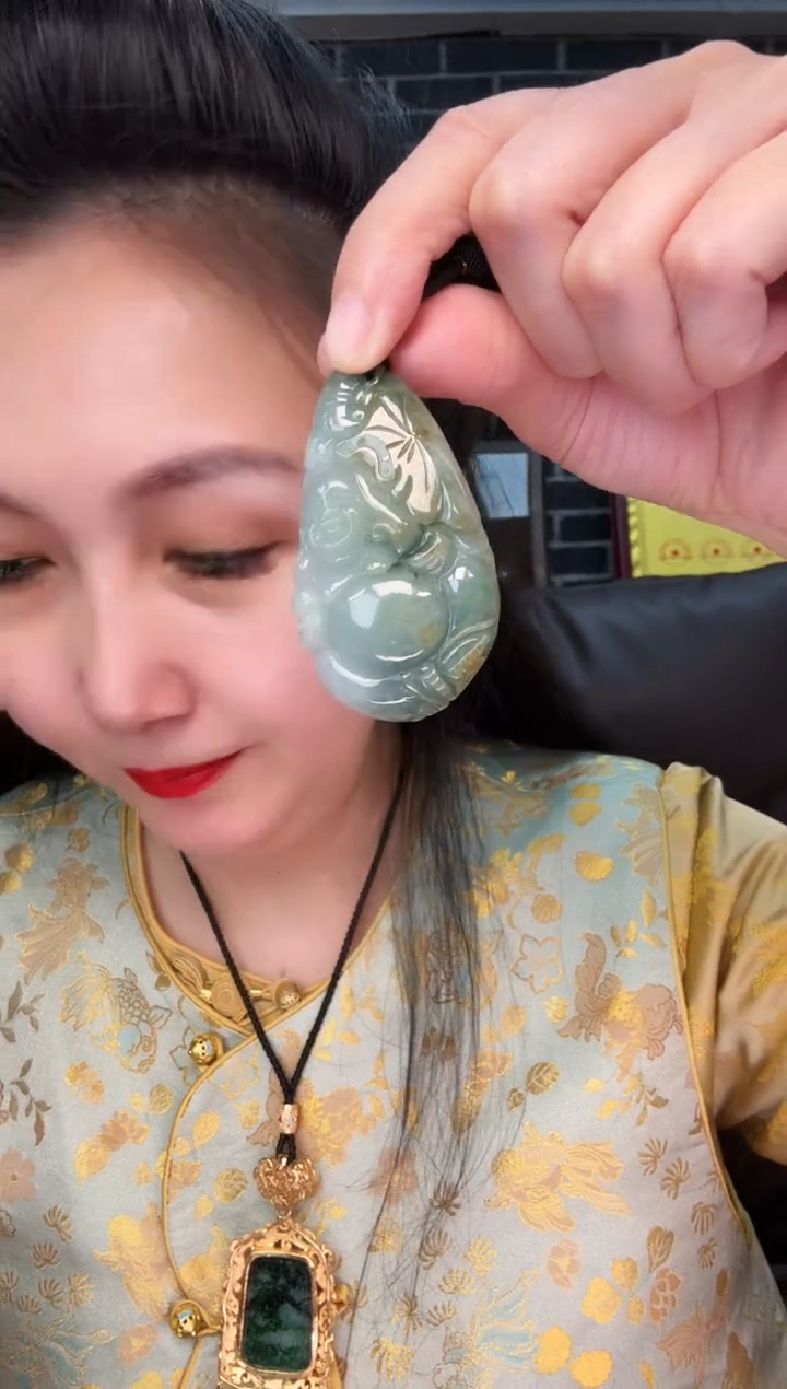 颈饰未镶嵌翡翠牌子