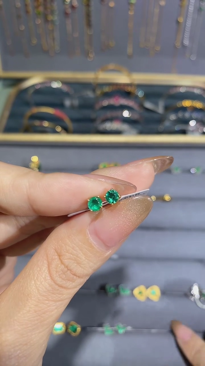 【闪购商品】祖母绿耳饰18K金镶嵌耳钉