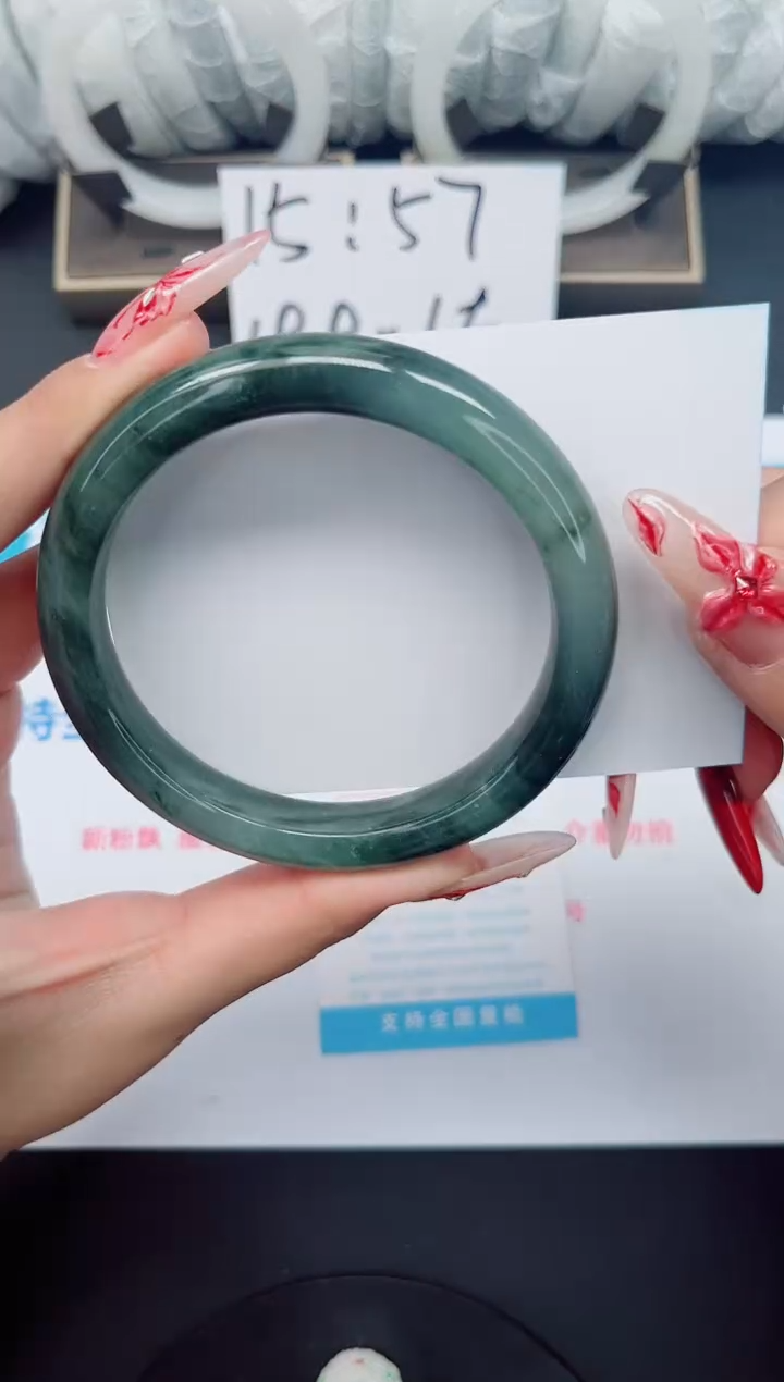 【闪购商品】石英质玉手镯未镶嵌b49