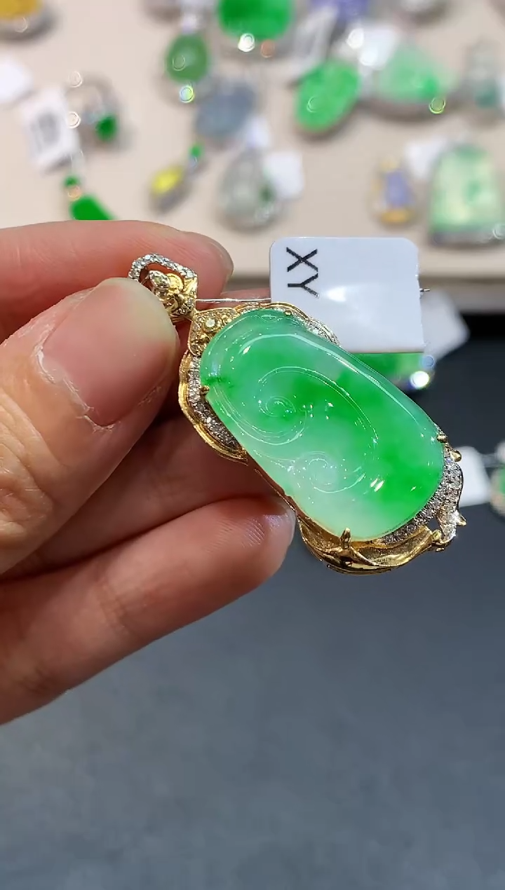 翡翠18K金镶嵌吊坠(不含链)XY2540多样性发其一