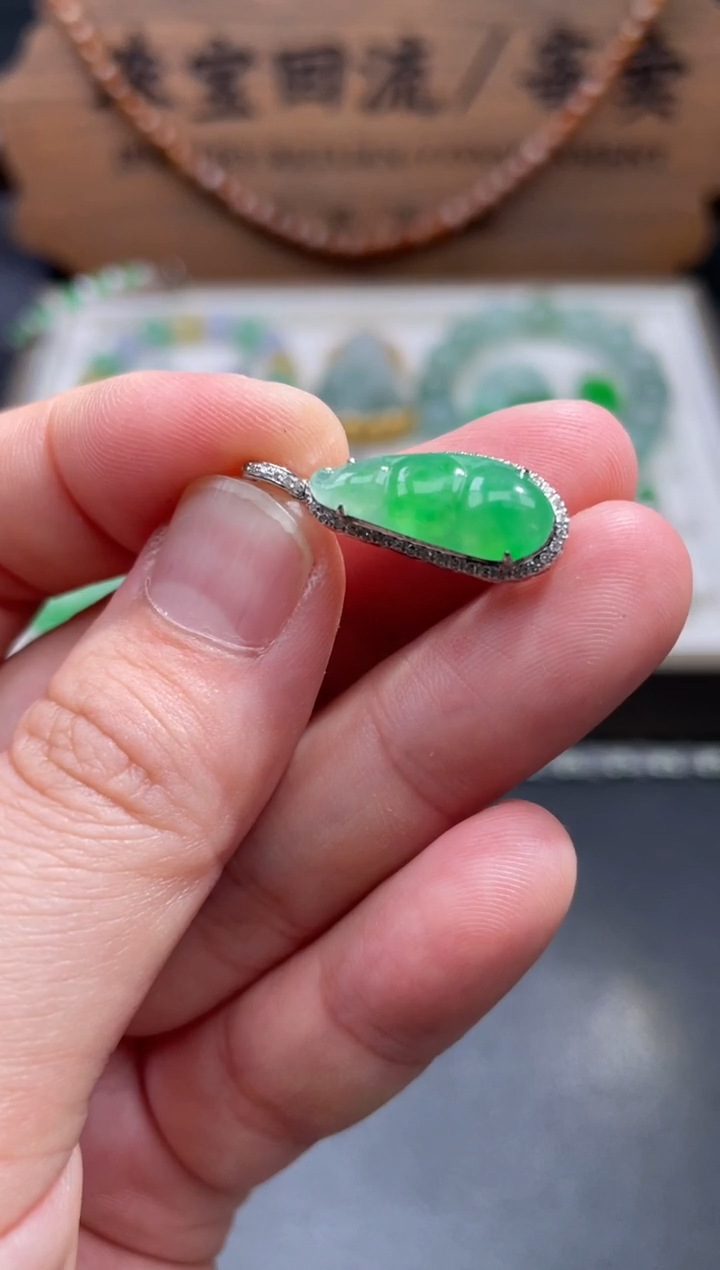 【闪购商品】翡翠颈饰18K金镶嵌46.............