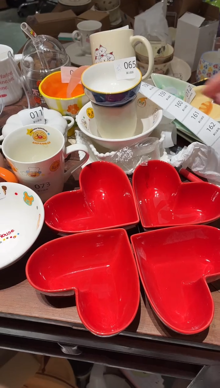 瓷152 爱心 碗 2个 瑕疵