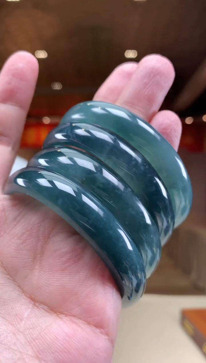 【闪购商品】翡翠手镯未镶嵌多样性发货（只发一件) *d245