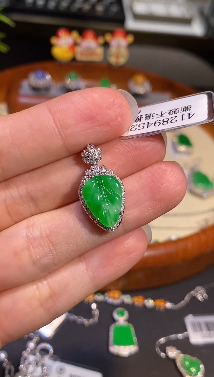 【闪购商品】翡翠颈饰18K金镶嵌吊坠