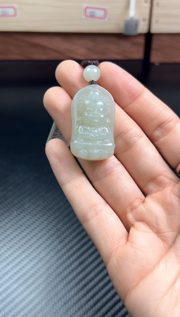 吊坠(赠链)未镶嵌和田玉且末微色差近矿