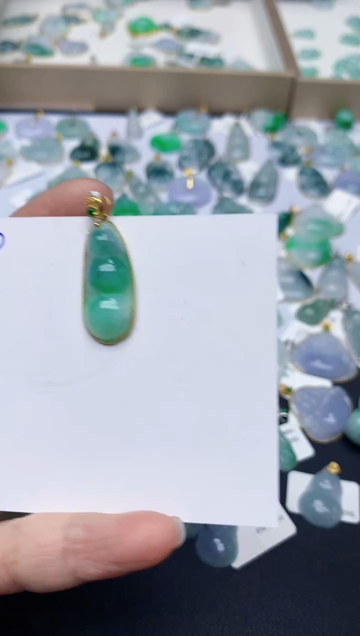 【闪购商品】翡翠颈饰18K金镶嵌天然翡翠A货    