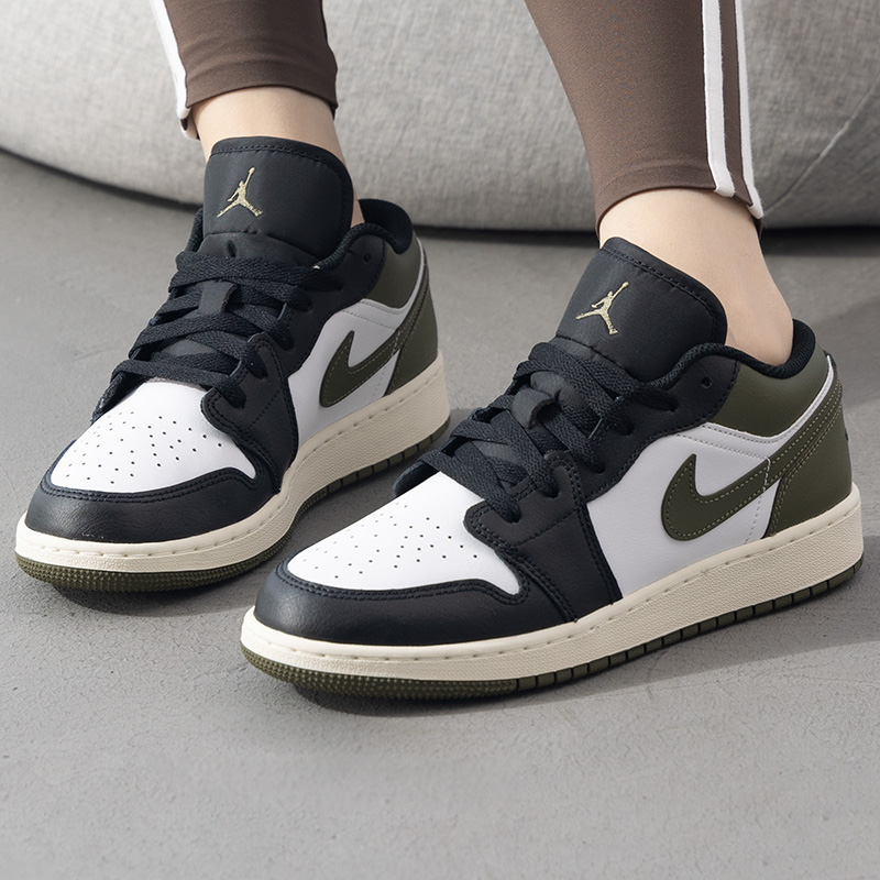 NIKE耐克板鞋女鞋新款AIR JORDAN 1运动鞋子低帮透气休闲鞋553560